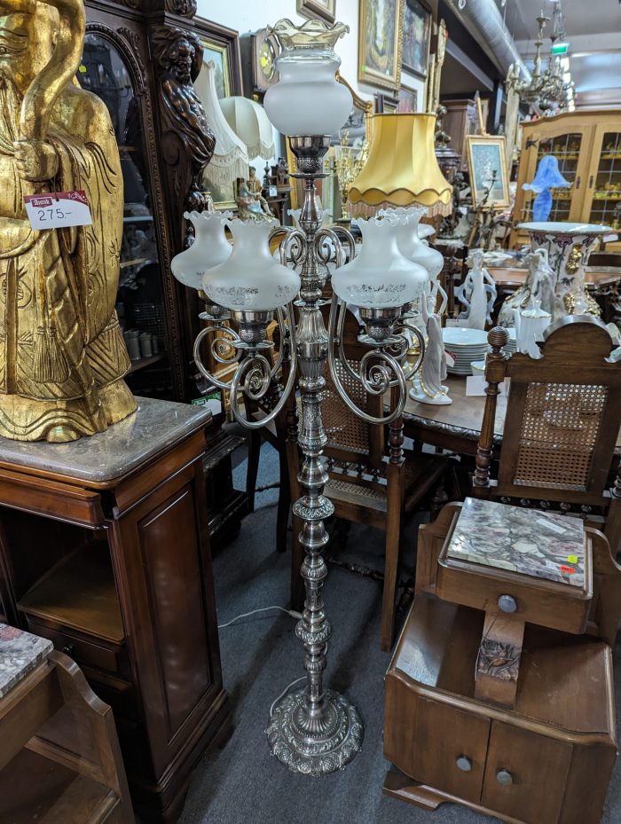 Напольная лампа