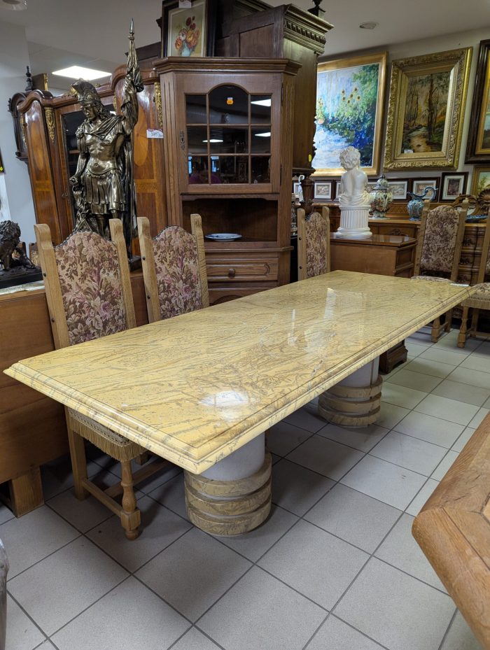 Marmorist söögilaud