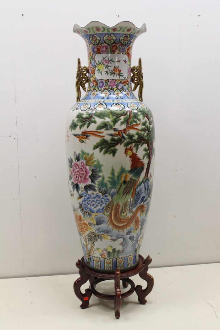 Idamaine põrandavaas/ Kõrgus 1.69 meetrit