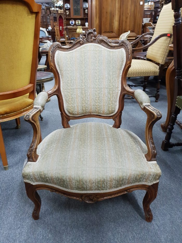 Tugitool Louis XV stiilis