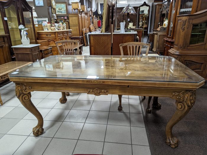 Обеденный стол