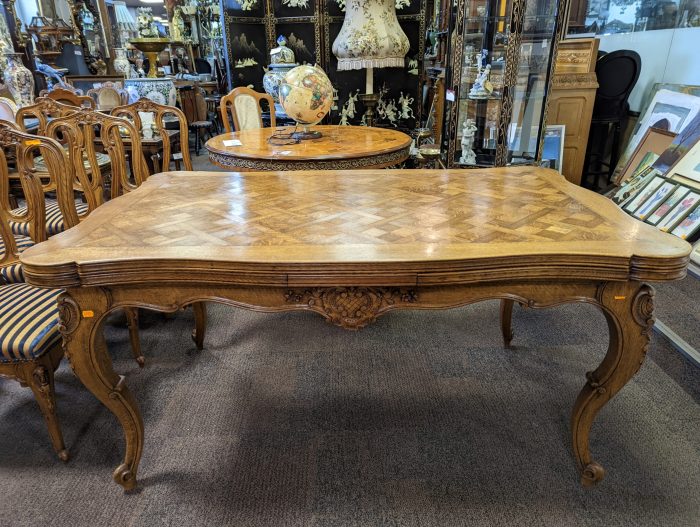 Söögilaud Louis XV