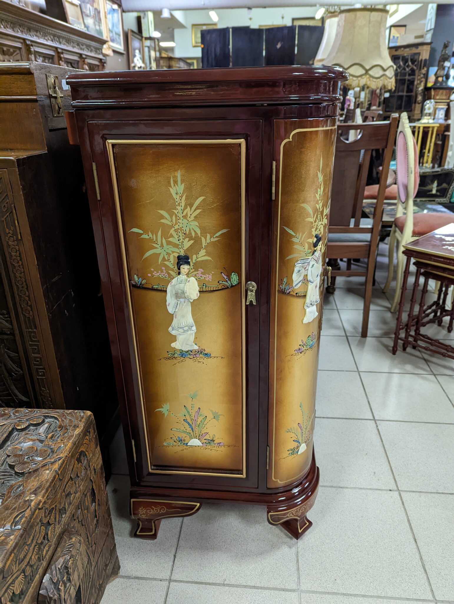 Oriental bar Mööblihall