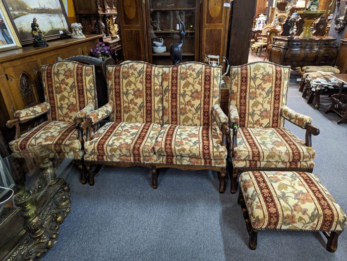 Diivan, 2 Tugitooli ja järi