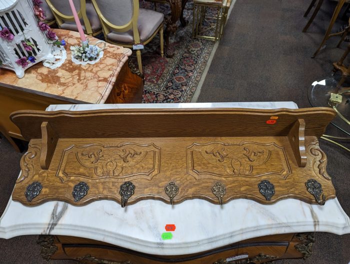 Настенная вешалка