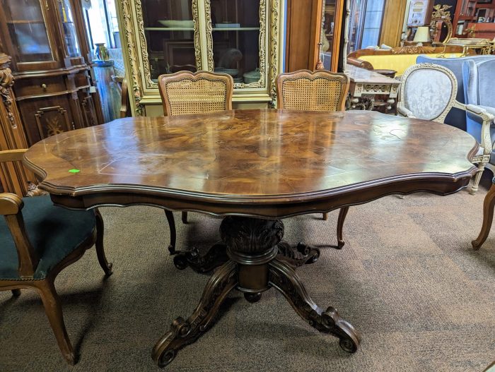 Söögilaud barokkstiilis