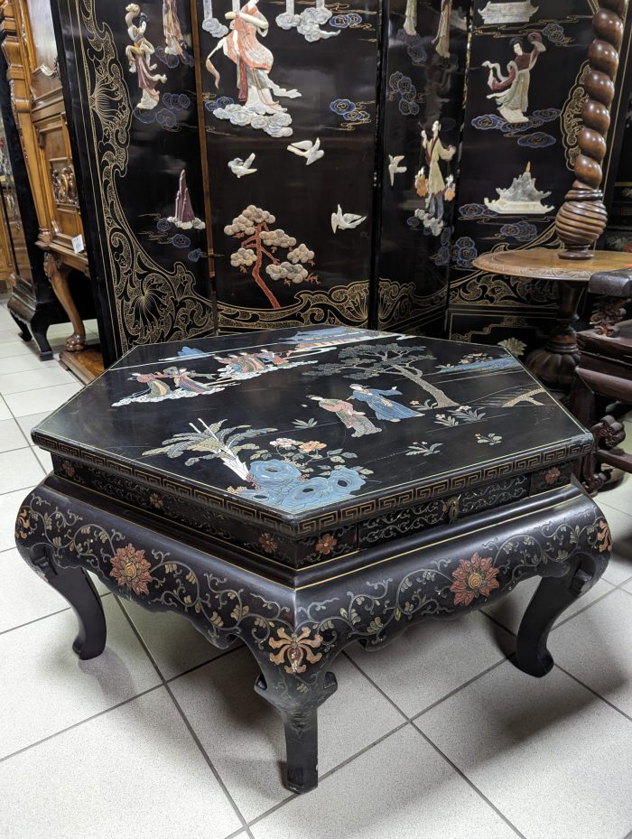 Idamaine diivanilaud