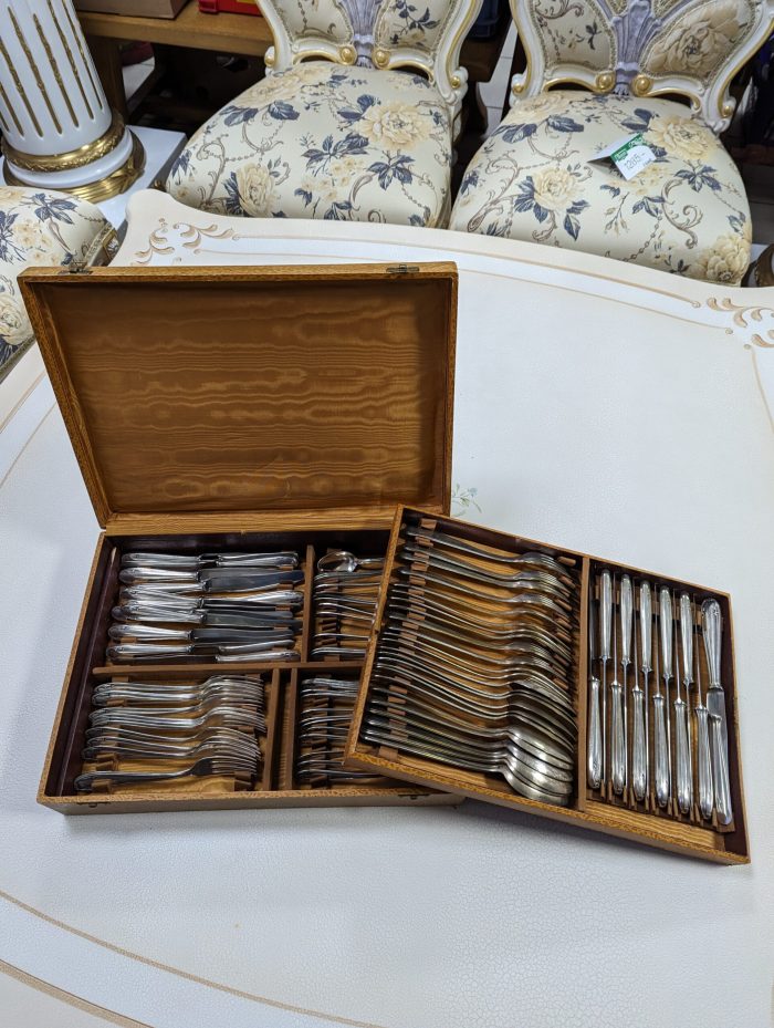 Ruokailuvälinesarja (12 hengelle) / Rostfrei Solingen