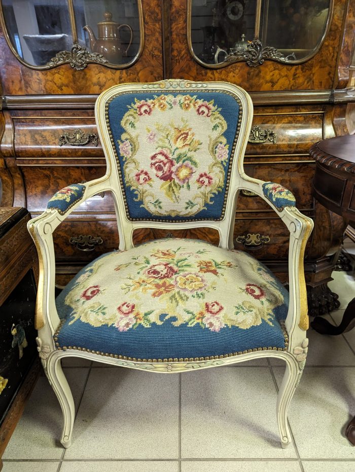 Rokokoo stiilis tugitool