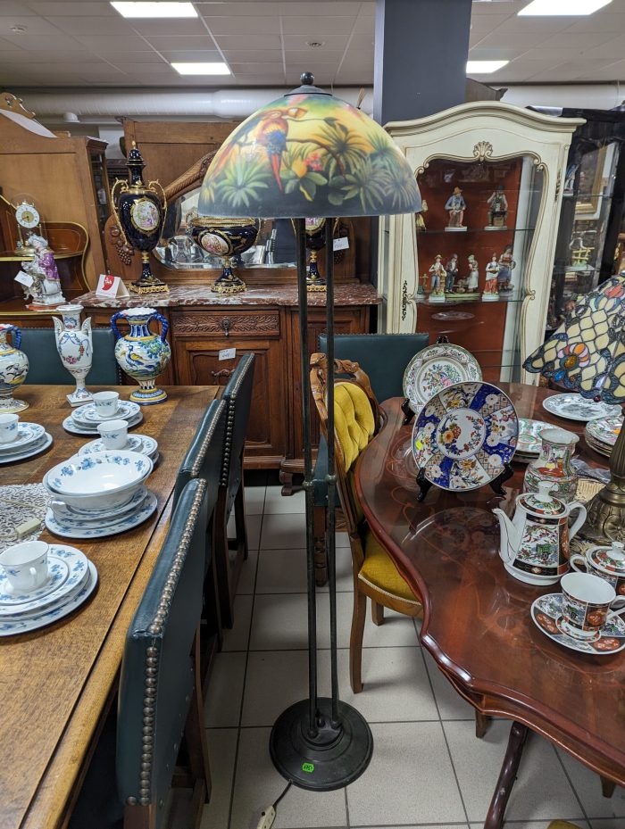 Напольный светильник