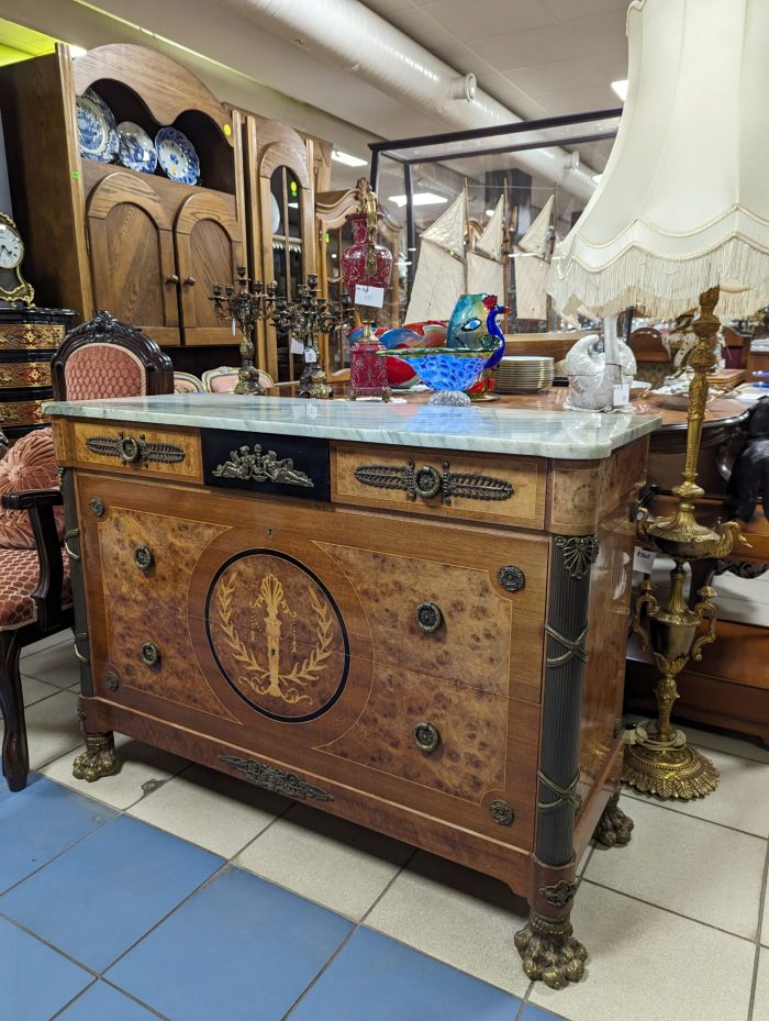 Ampiirstiilis kummut