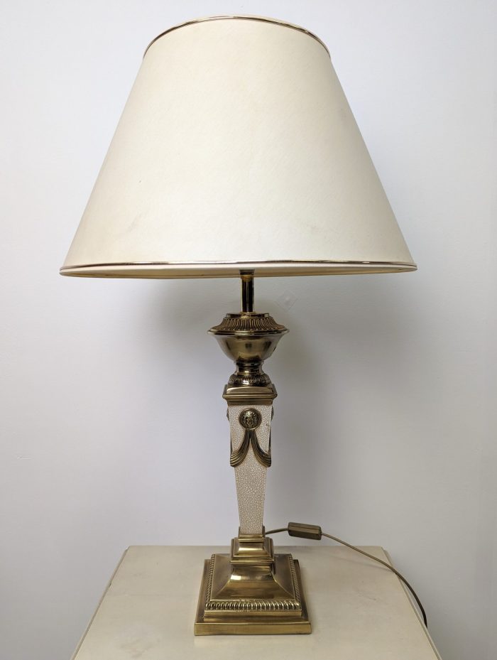 Ampiirstiilis laualamp