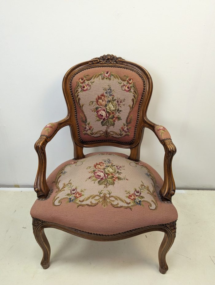 Rokokoo stiilis tugitool