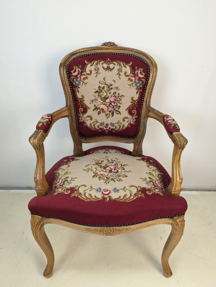 Rokokoo stiilis tugitool