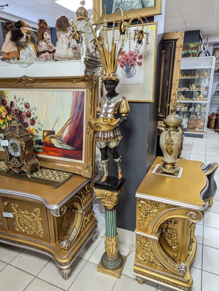 Barokkstiilis põrandalamp