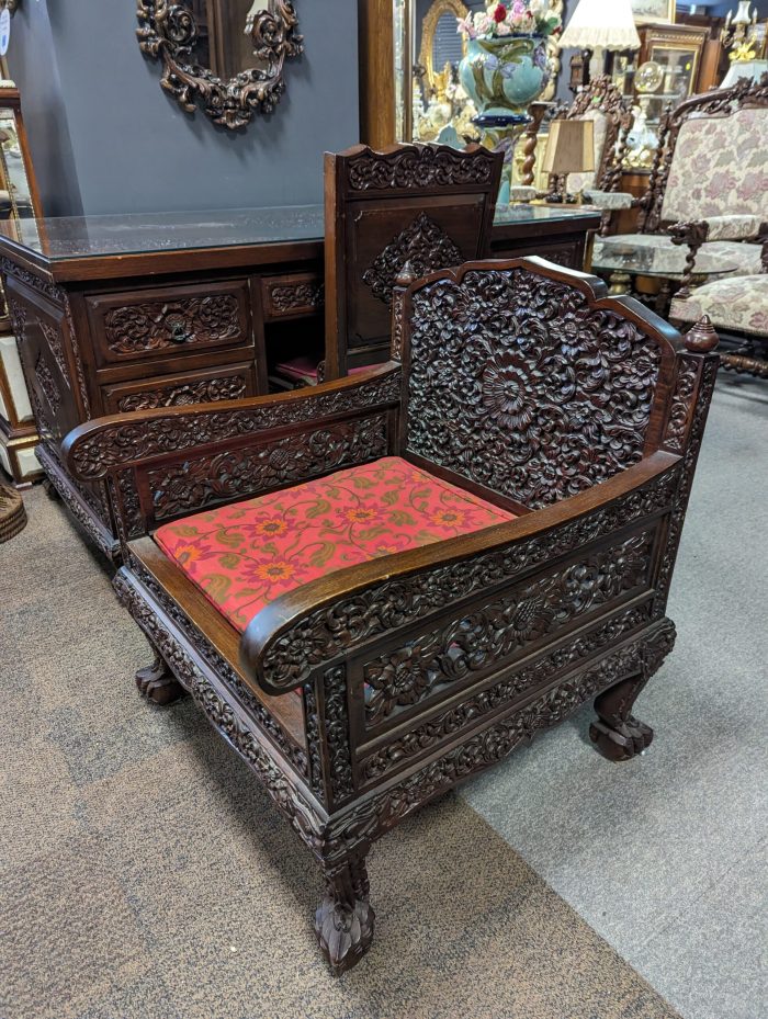 Idamaine käsitsi nikerdatud tugitool