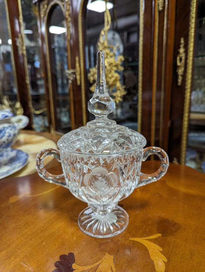 Хрустальная ваза с крышкой