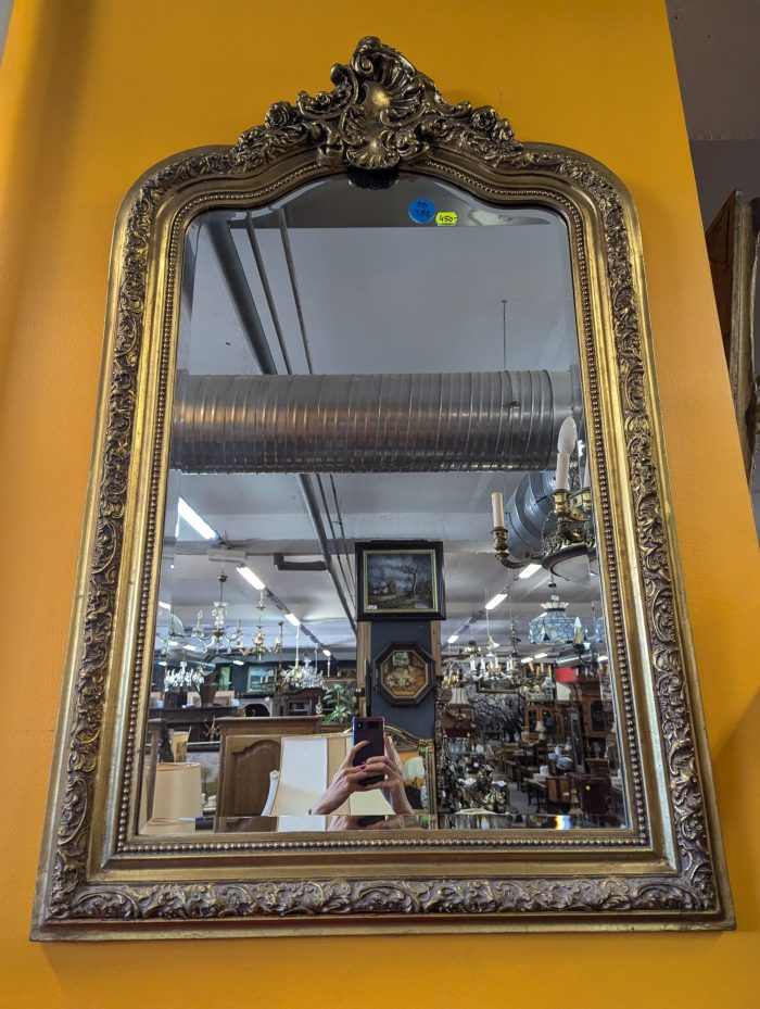 Rokokoo stiilis peegel