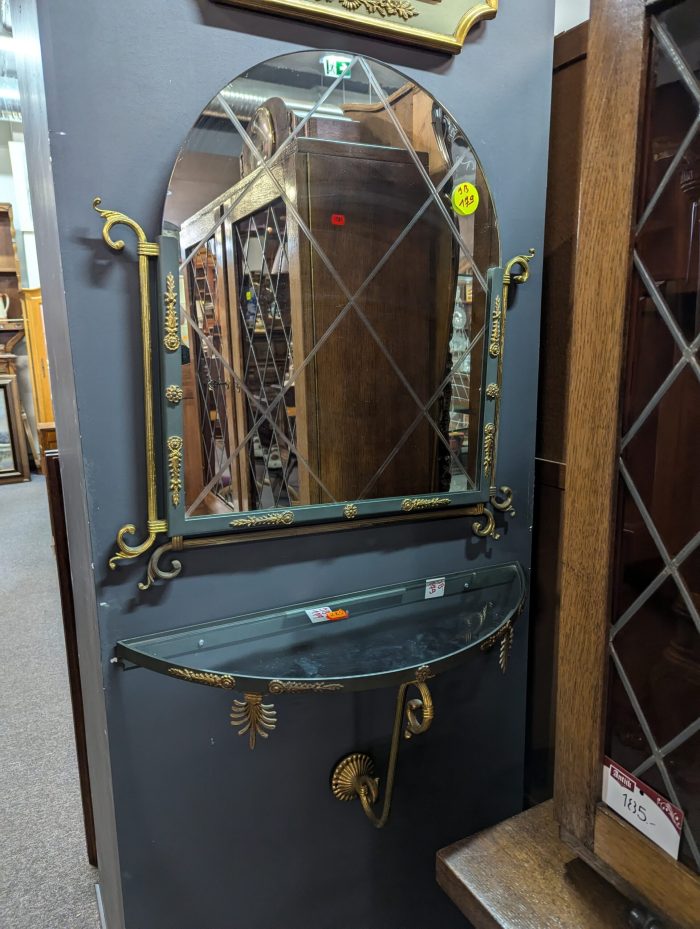 Ampiirstiilis konsoollaud peegliga