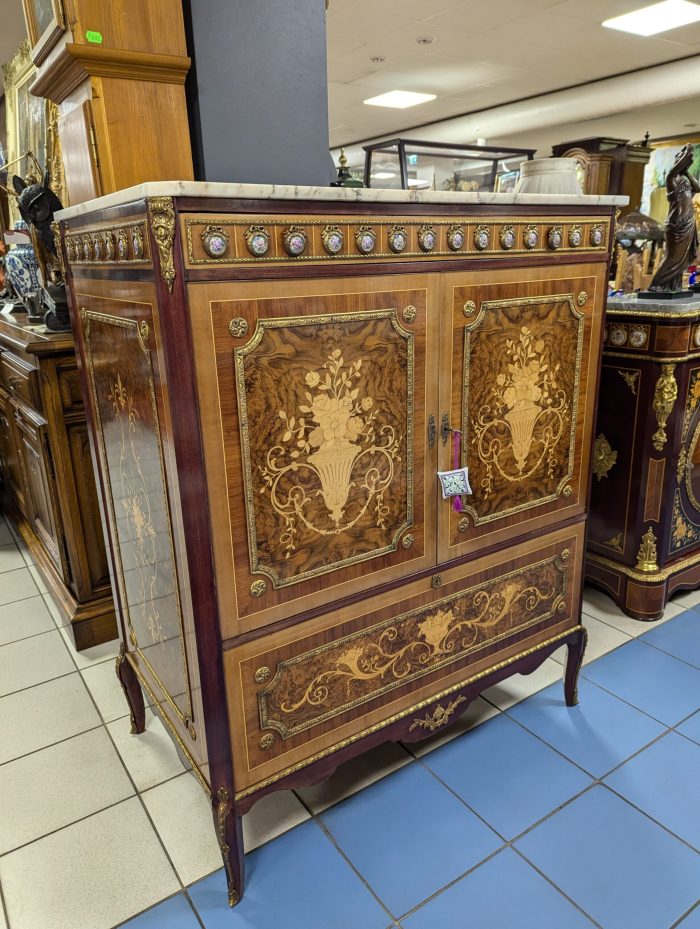 Napoleon III stiilis kummut