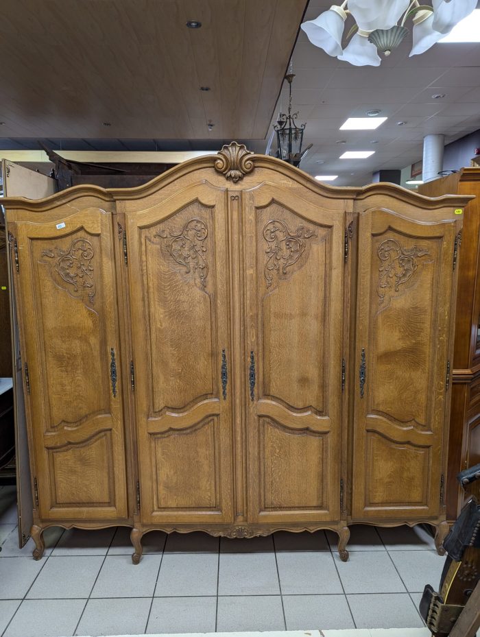 Rokokoo stiilis riidekapp