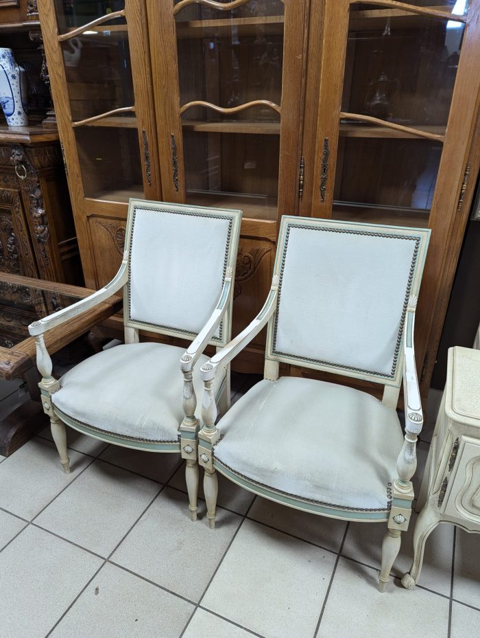 Ampiirstiilis tugitool