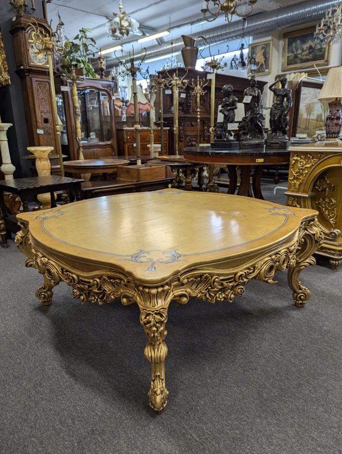 Diivanilaud barokkstiilis