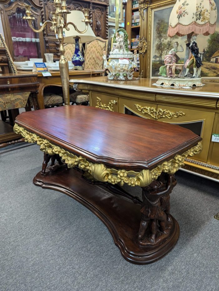 Barokkstiilis diivanilaud