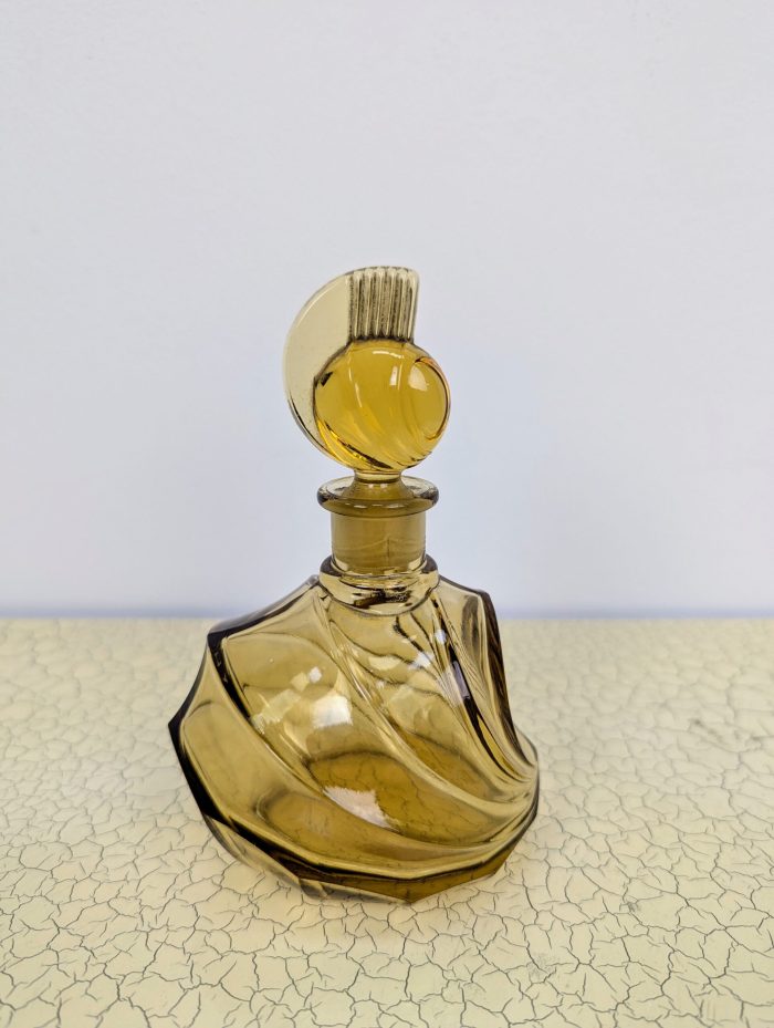 Parfüümi pudel art deco stiilis