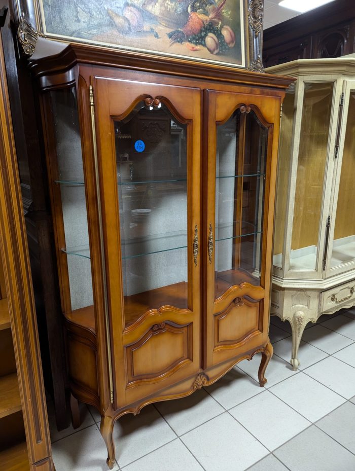 Vitriinkapp rokokoo stiilis