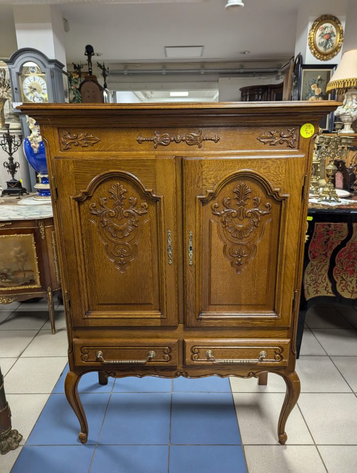 Rokokoo stiilis kummut