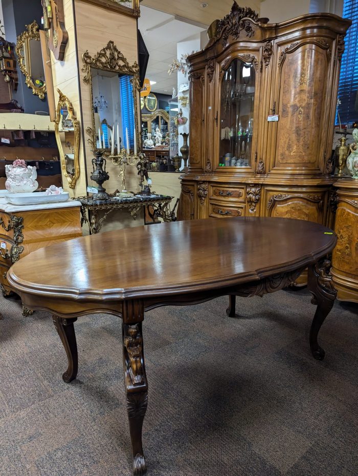 Söögilaud viktoriaanlikus stiilis