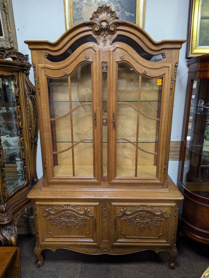 Vitriinkapp rokokoo stiilis