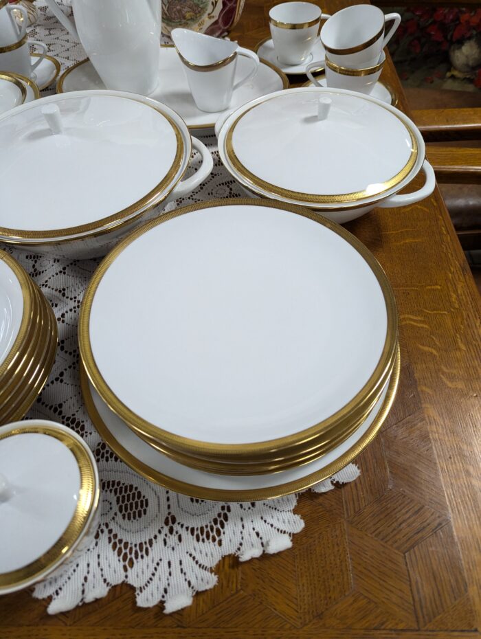 Porcelaine de Baudour crockery - Image 3