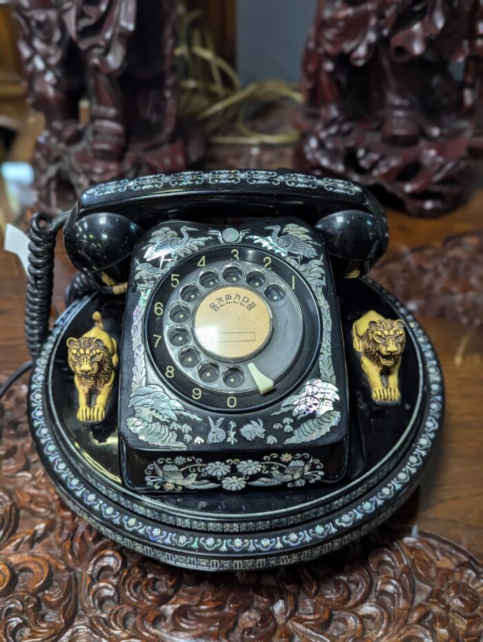 Pearl decorated vintage Korean desk phone