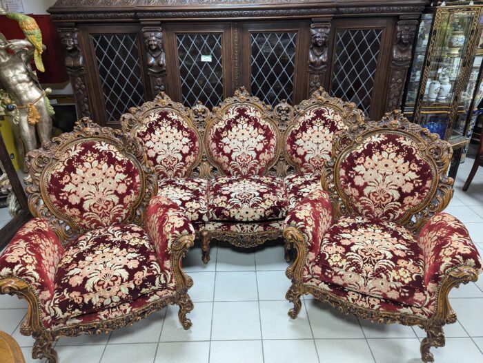 Sofa and 2 armchairs in baroque style