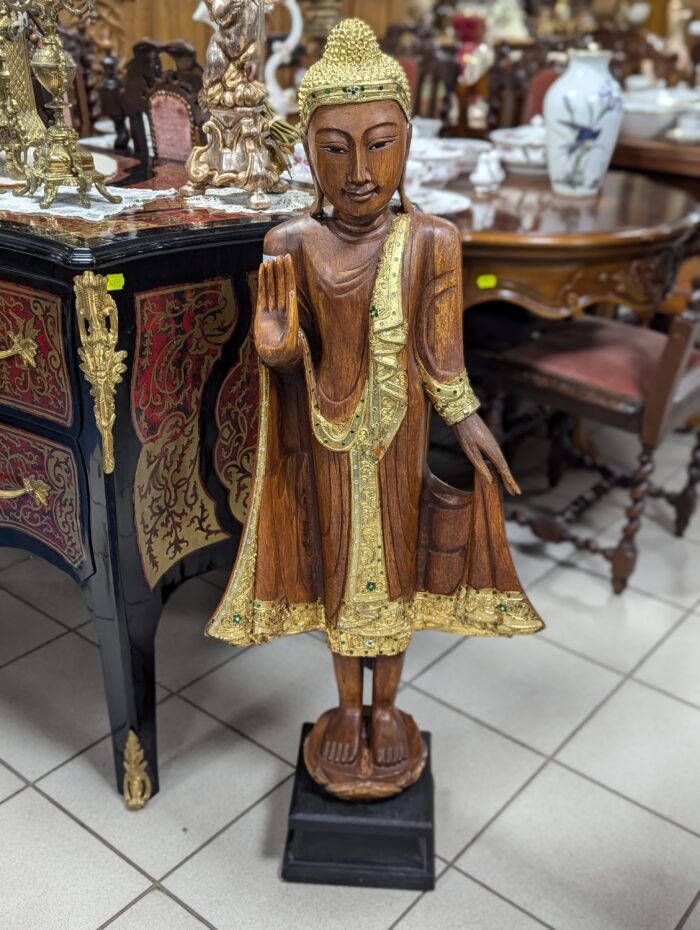 Puidust Buddha kuju