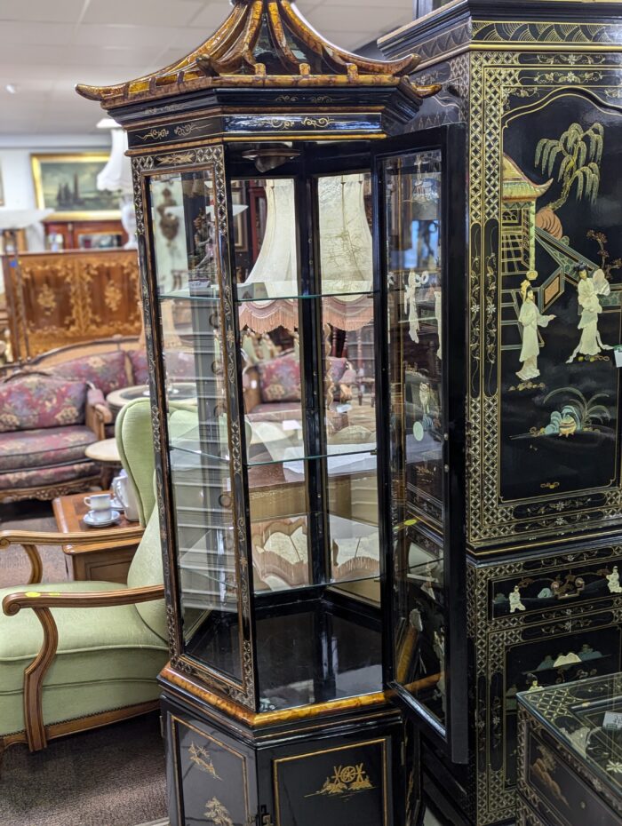 Oriental cabinet with lighting - Image 8