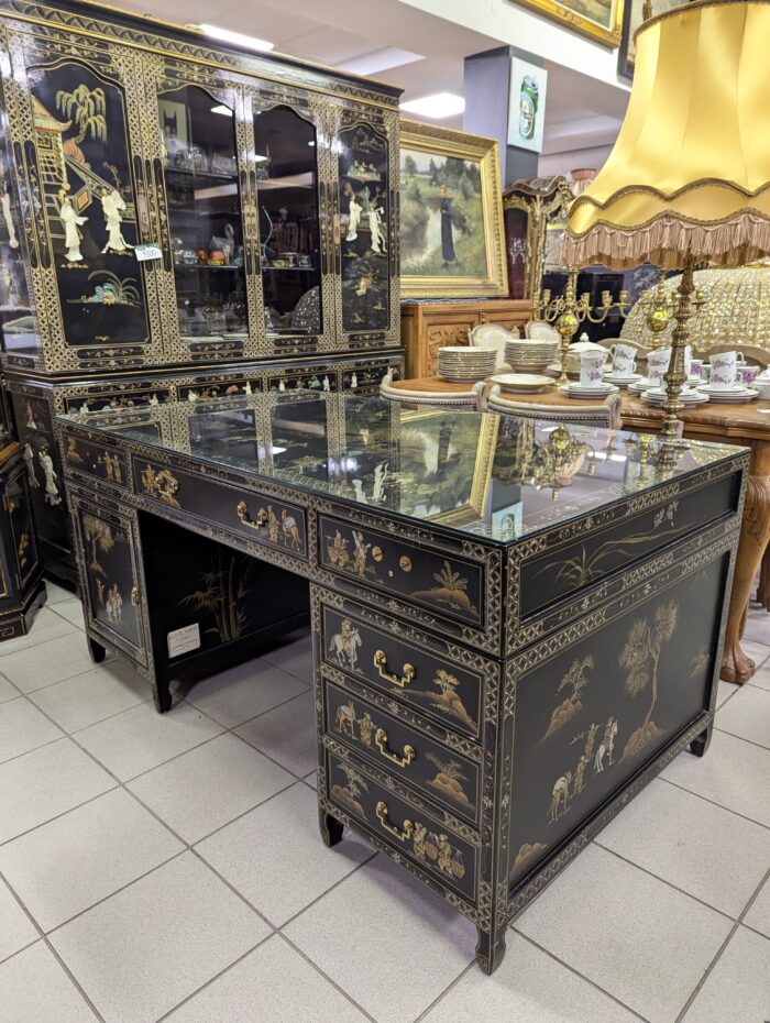 Oriental desk and two chairs - Image 4