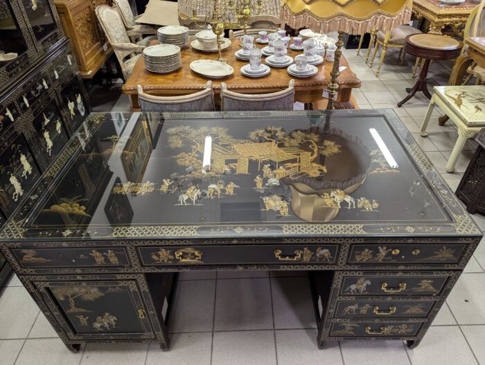 Oriental desk and two chairs - Image 9