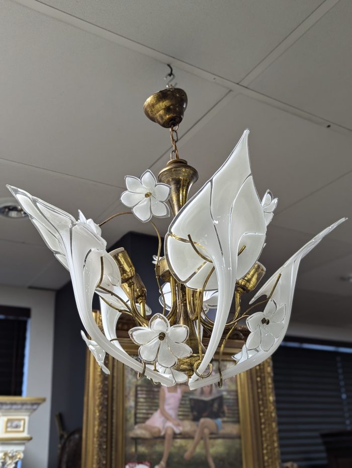 Calla-liilia klaasist lühter