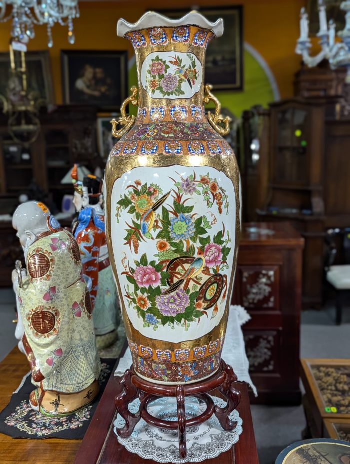 Idamaine põrandavaas