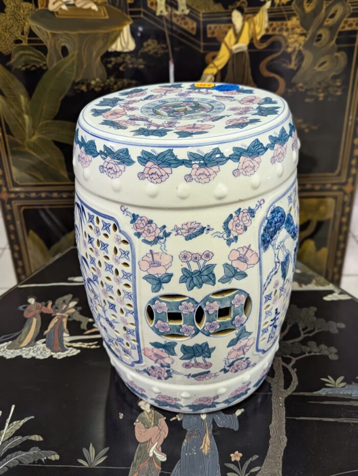 Oriental pedestal/ stool