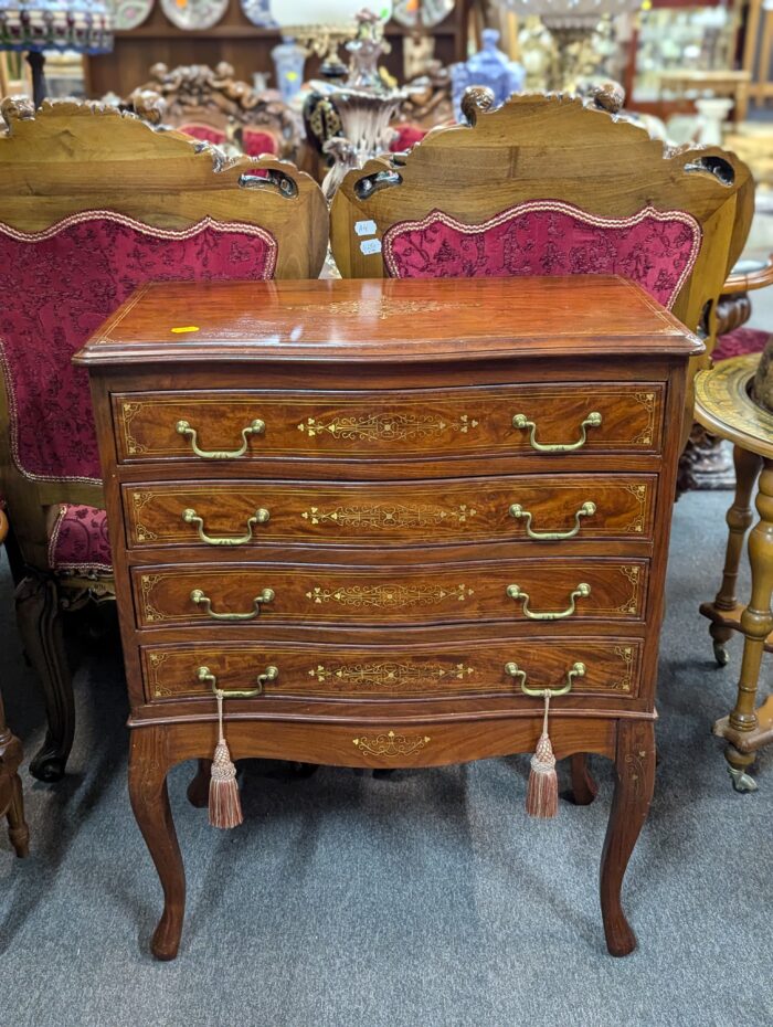 Chest of drawers