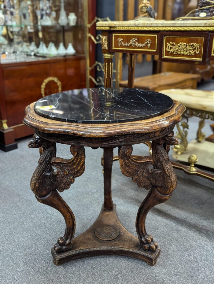 Grüfoonidega kohvilaud/ postament