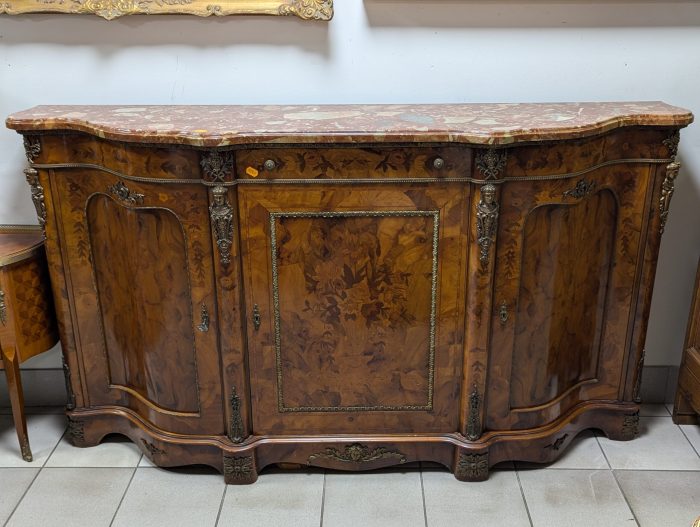 Servant Napoleon III stiilis