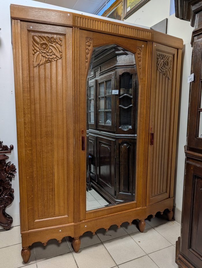 Art deko stiilis riidekapp