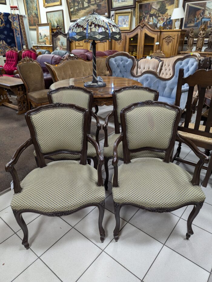 Set of 4 chairs in rococo style