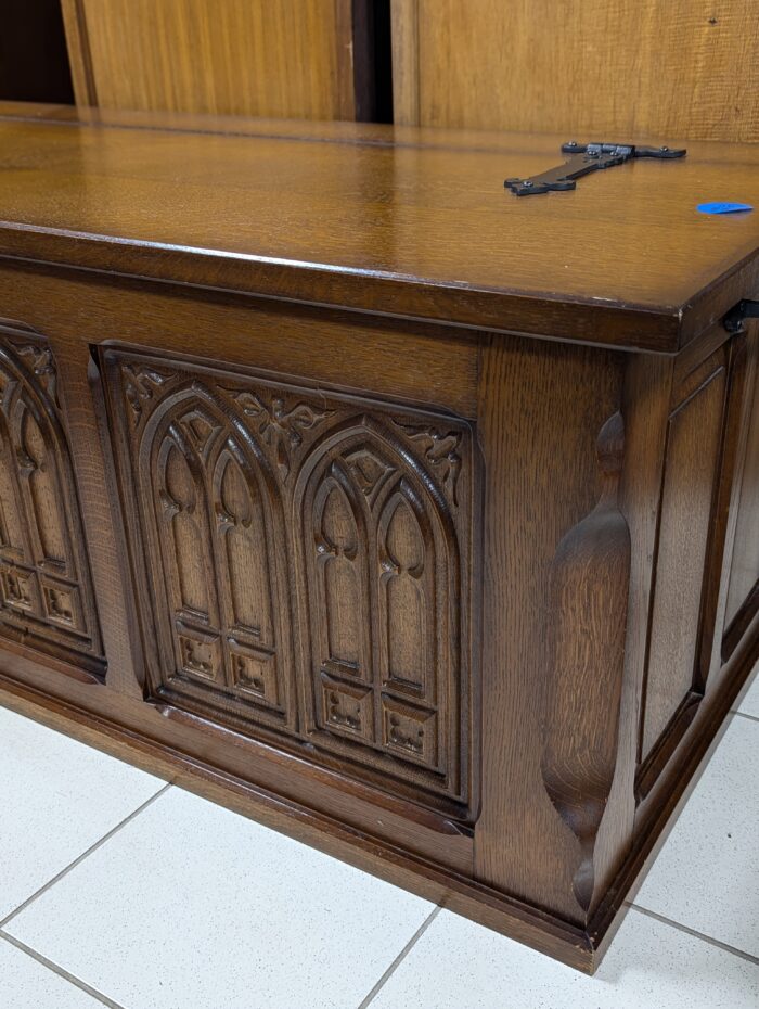 Gothic chest - Image 3