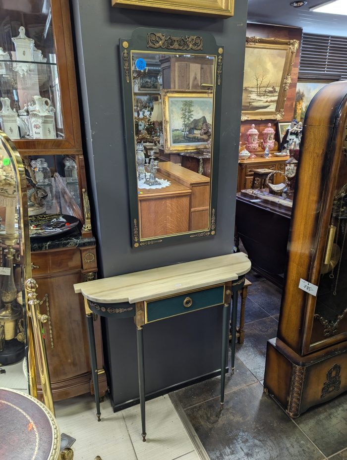 Ampiirstiilis konsoollaud peegliga